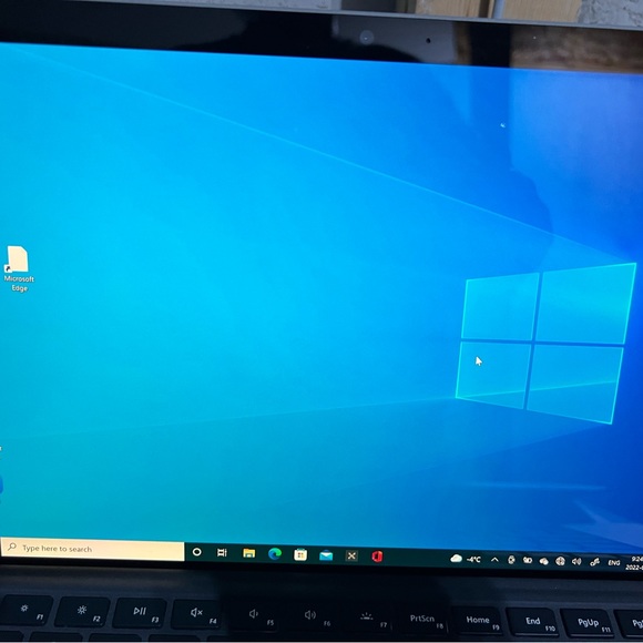 Microsoft Surface Pro - Picture 2 of 5